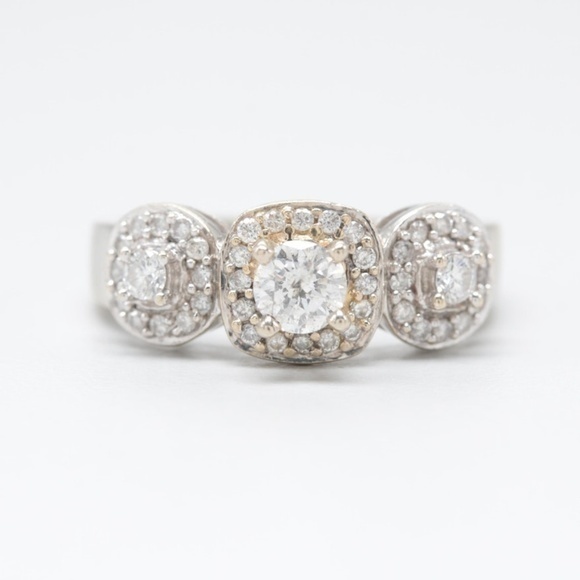 14K White Gold Diamond Ring Total Weight: 2.20 dwt